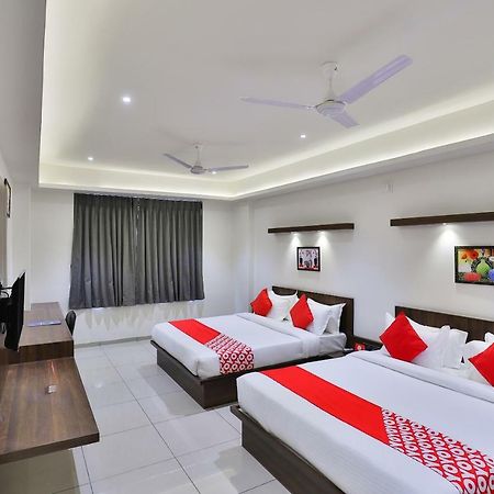 Oyo 16604 Hotel Sparsh Inn Ахмедабад Екстер'єр фото