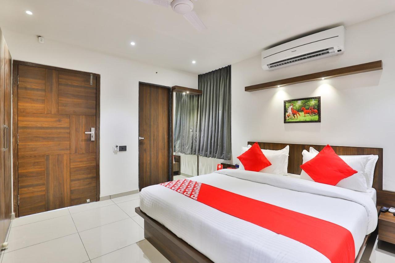 Oyo 16604 Hotel Sparsh Inn Ахмедабад Екстер'єр фото