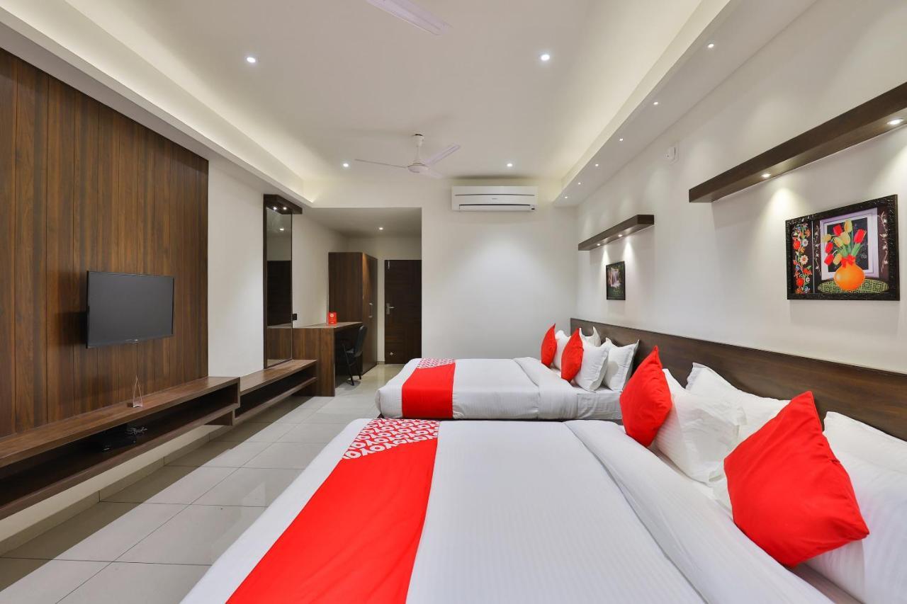 Oyo 16604 Hotel Sparsh Inn Ахмедабад Екстер'єр фото