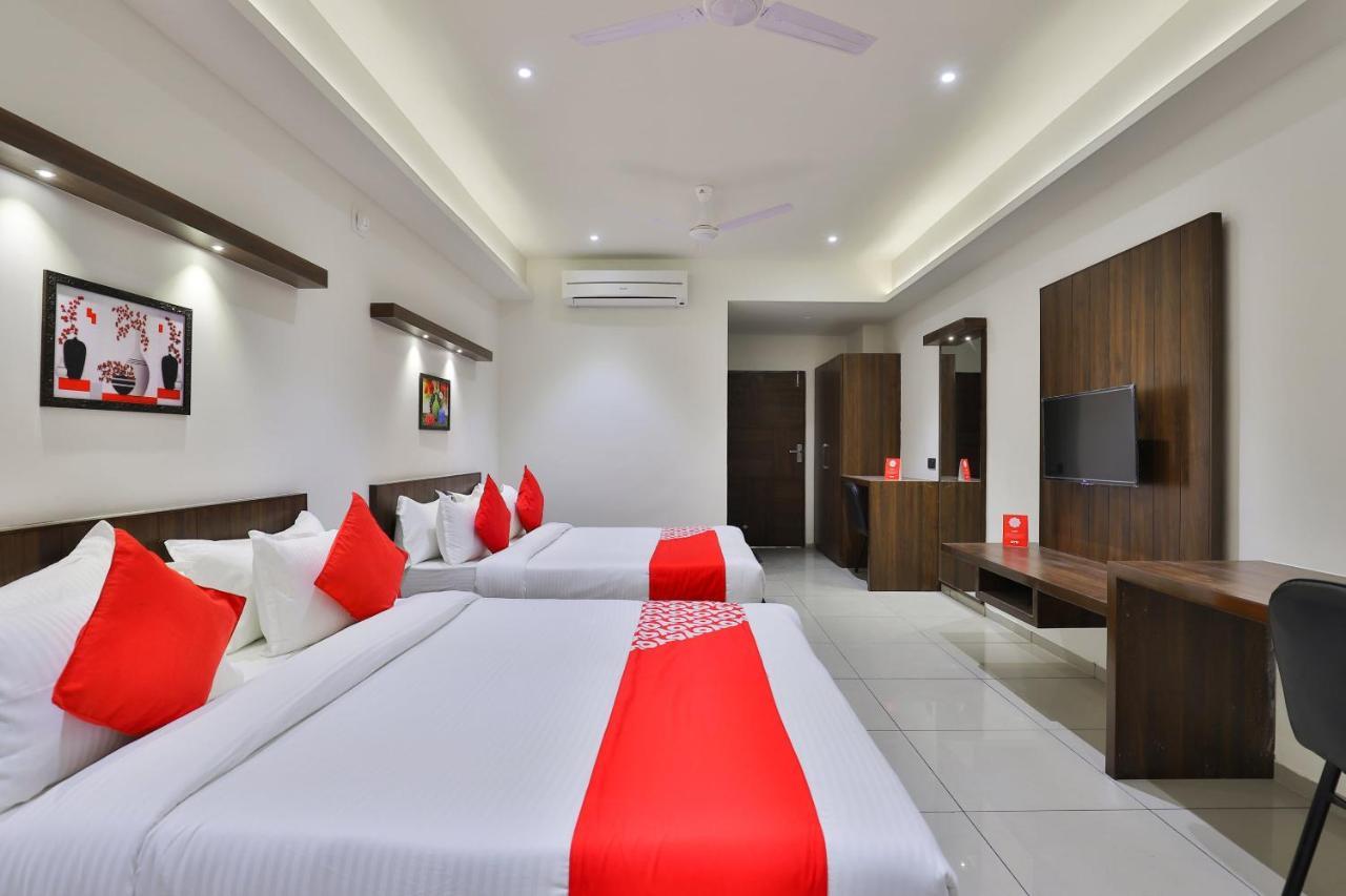 Oyo 16604 Hotel Sparsh Inn Ахмедабад Екстер'єр фото