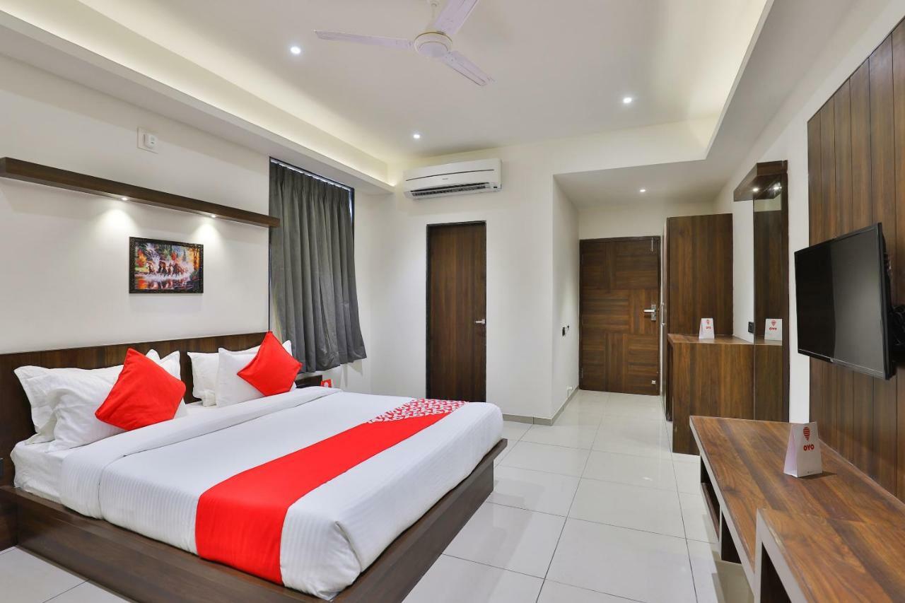 Oyo 16604 Hotel Sparsh Inn Ахмедабад Екстер'єр фото
