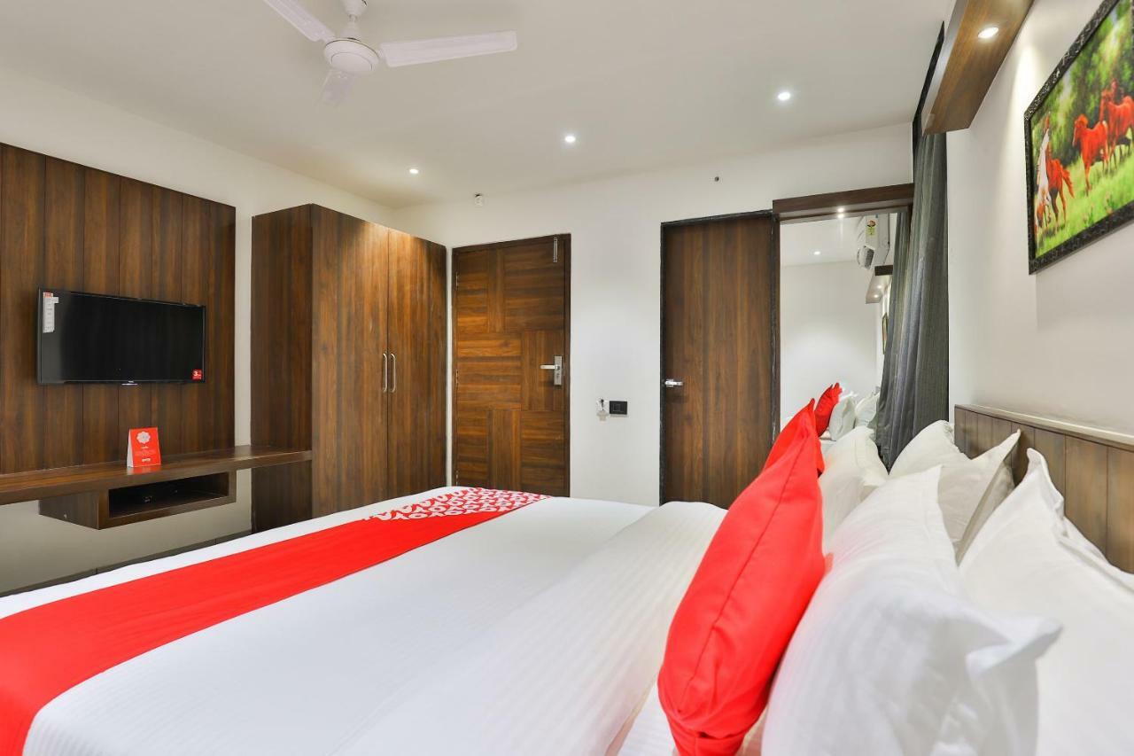 Oyo 16604 Hotel Sparsh Inn Ахмедабад Екстер'єр фото