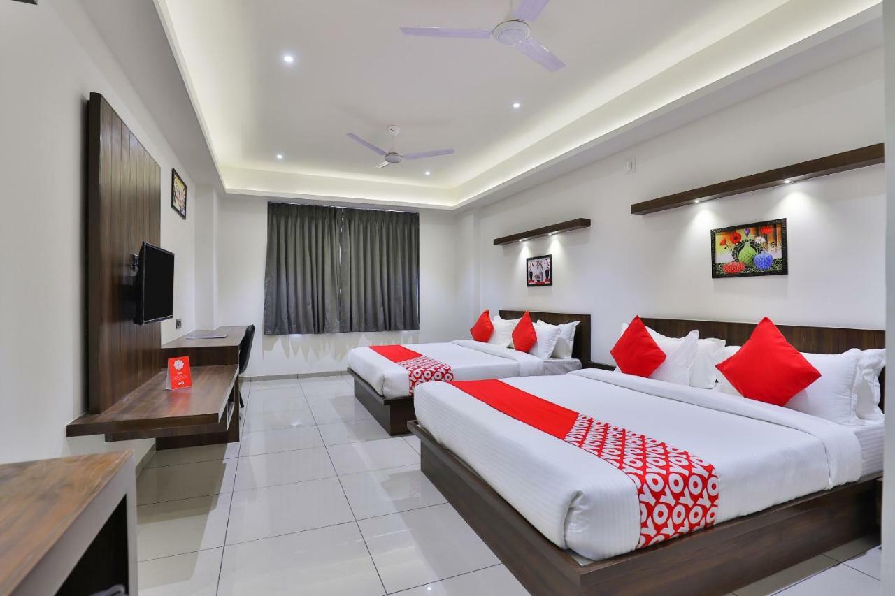 Oyo 16604 Hotel Sparsh Inn Ахмедабад Екстер'єр фото