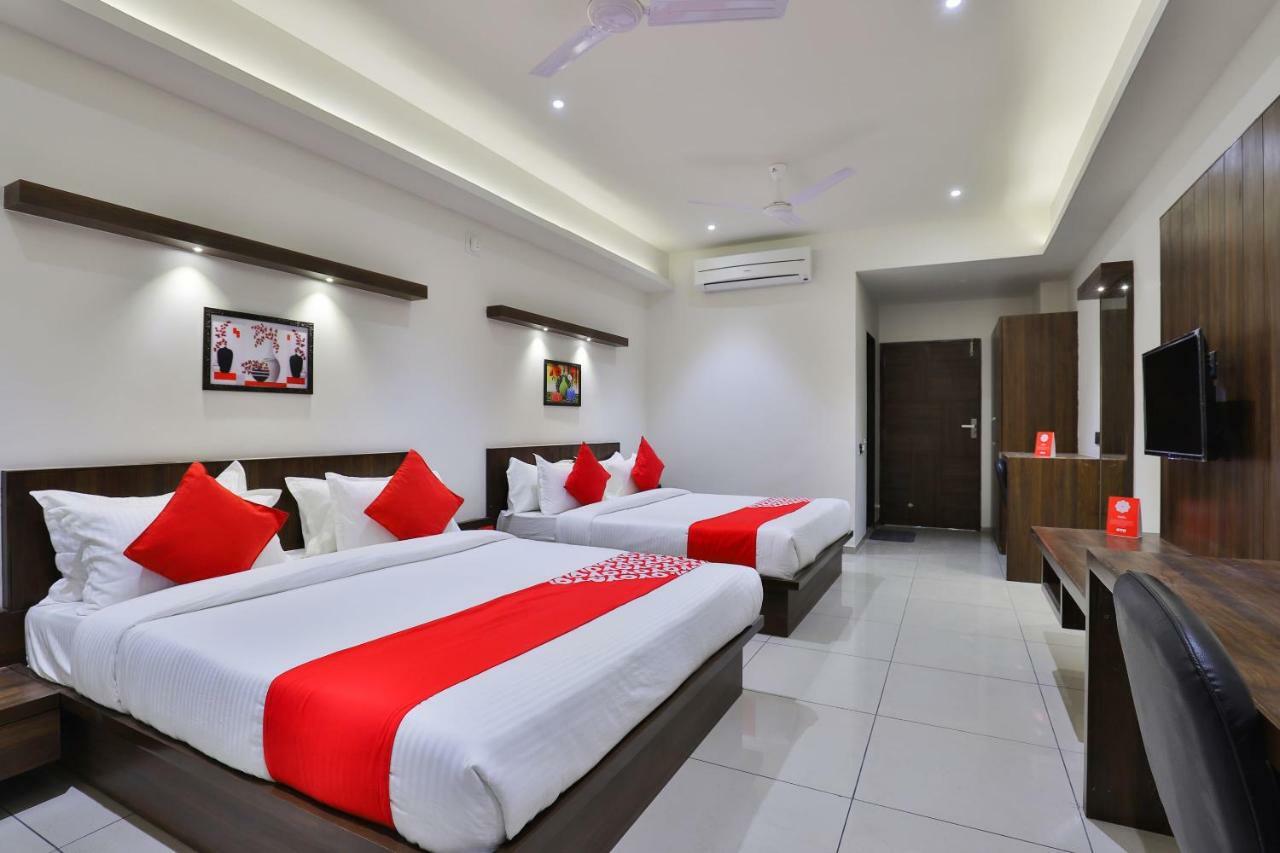 Oyo 16604 Hotel Sparsh Inn Ахмедабад Екстер'єр фото